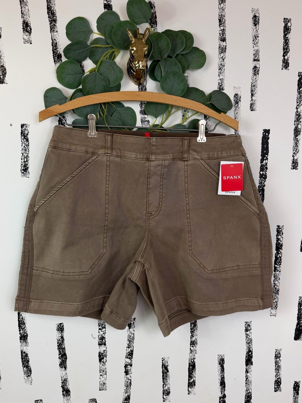 NWT Spanx 6” Twill Pull On Shorts- Cedar Tan Khaki- Size Large